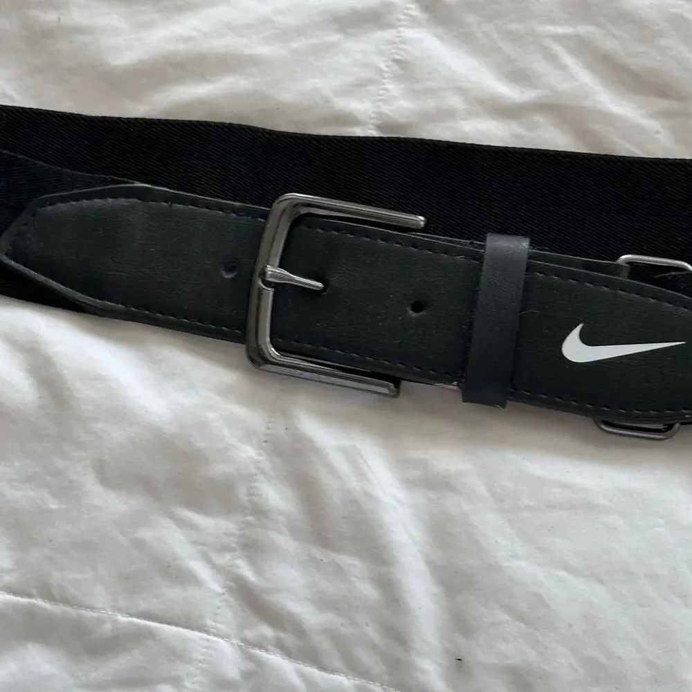 Nike Baseball Belt 2.0 Stretch Adjustable Gun Metal Buckle Black